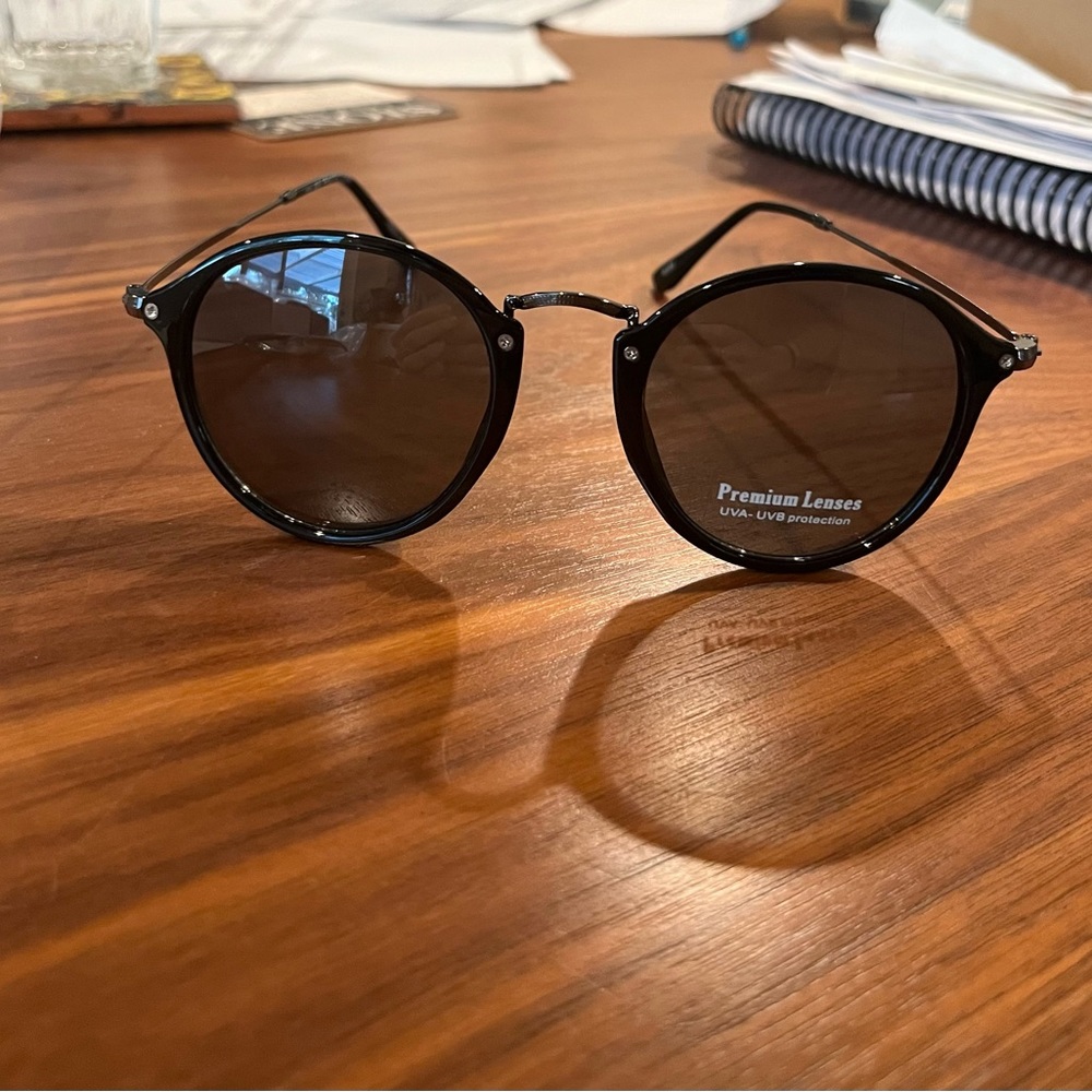 Round black sunglasses new!